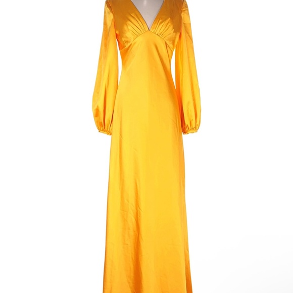 Elegant Yellow Satin Dress - Picture 4 of 11